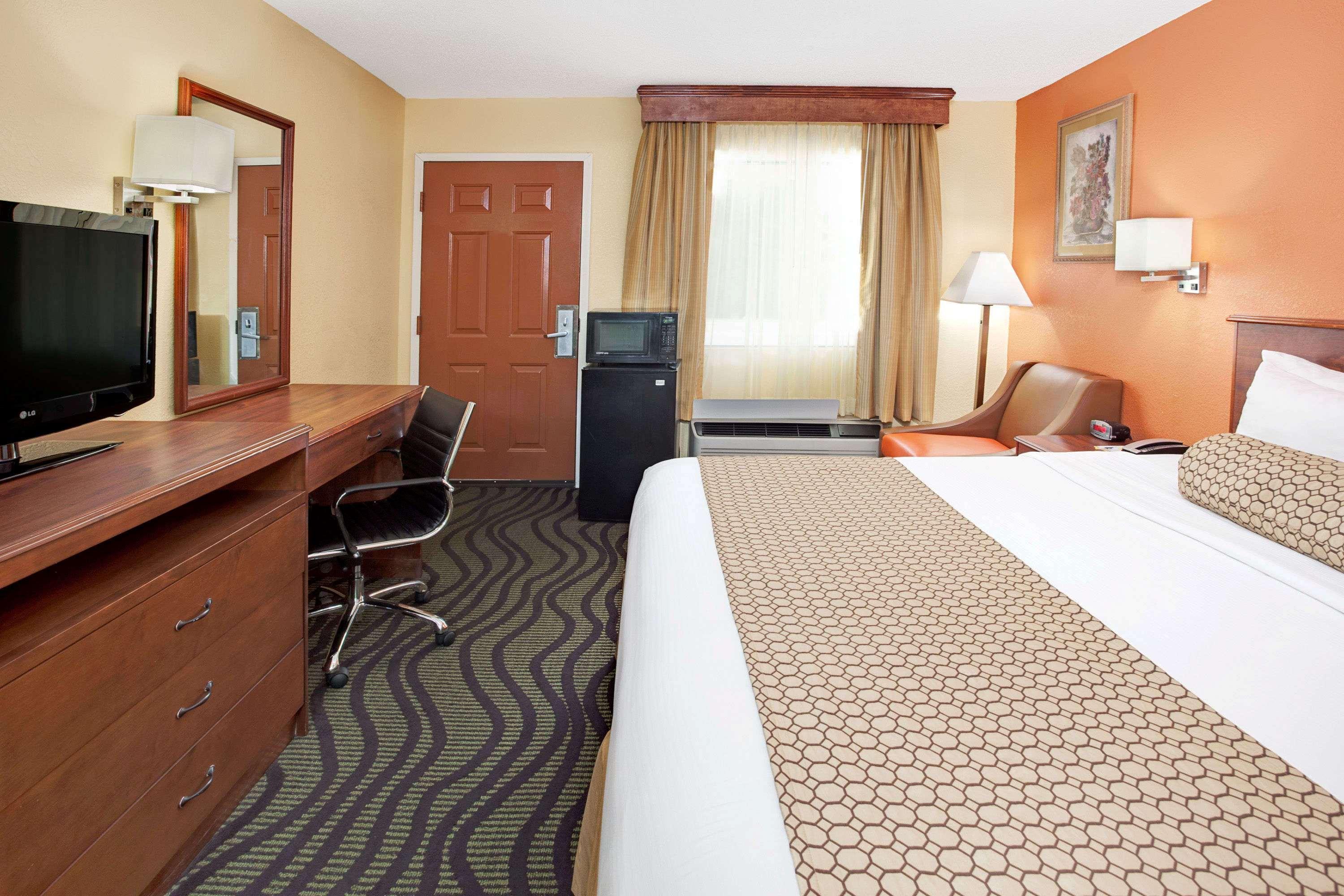 Days Inn By Wyndham Acworth Buitenkant foto