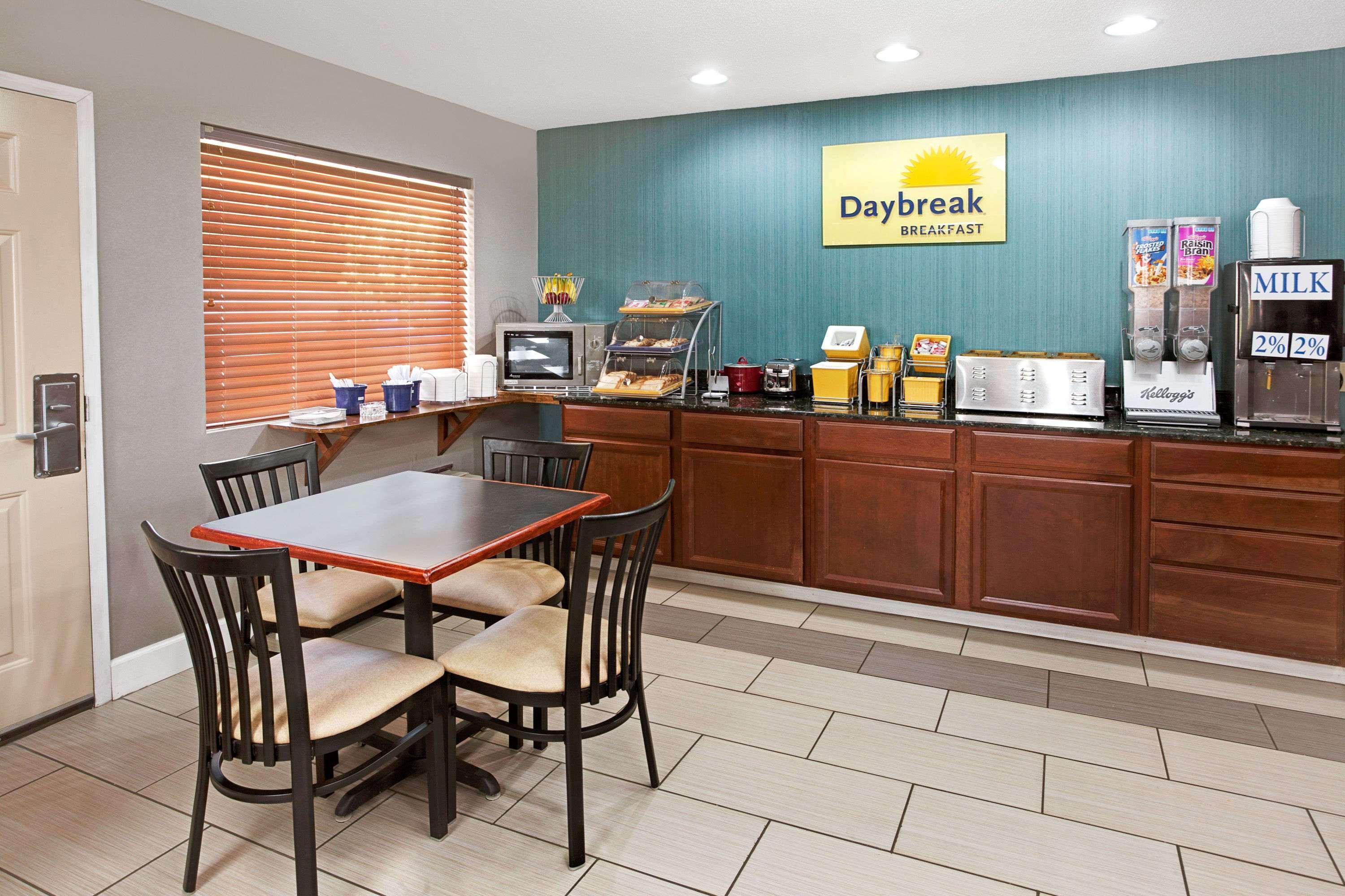 Days Inn By Wyndham Acworth Buitenkant foto