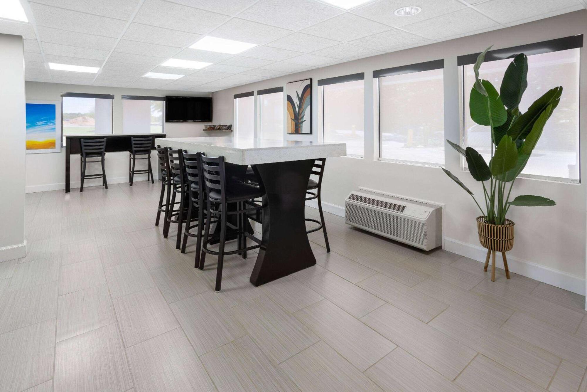 Days Inn By Wyndham Acworth Buitenkant foto